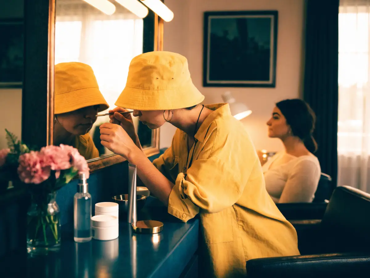 A Pura Vida aesthetician shaping and tinting a guest’s eyebrows in a calm treatment room at the Day Spa in Fleming Island, FL