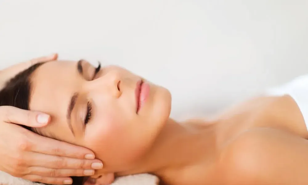 Diamond Glow vs. HydraFacial: Choosing the Right Option