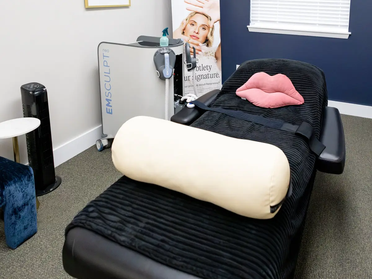 A private treatment room with an EMSCULPT device at Pura Vida in Fleming Island, FL